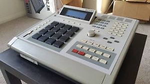 AKAI MPC 3000 Roger Linn Internal ZIP Drive Included + Fatpads and more!