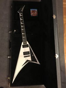 Jackson USA RR1T in Snow White with Black pinstripes