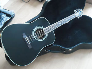 MARTIN D-35 JOHNNY CASH "COMMEMORATIVE" EDITION 2003 very rare made in usa.