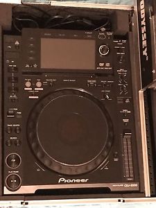 Pioneer CDJ-2000 DJ Set (2) With Traveling Case