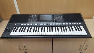 Yamaha PSR-S770 61-Key Arranger Workstation