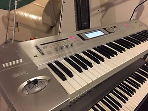 Korg Triton LE 61 Keyboard Synthesizer