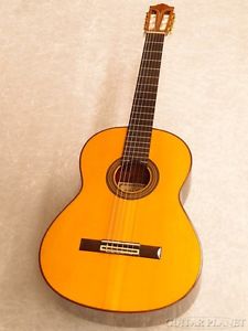 YAMAHA GC-60 Used  w/ Hard case