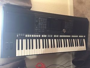 Yamaha PSR-S950 keyboard good condition