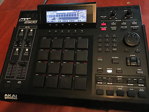AKAI Professional MPC 2500 (CD / CF / 128MB / 80GB HD / JJOXL 3.52 / Smooth Jog)