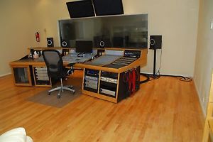 AVID/DIGI DESIGN 32TRK D-CONTROL ICON  W/OAK PRODUCER'S DESK