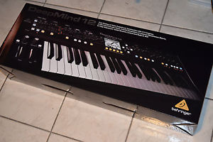 BEHRINGER DEEPMIND 12