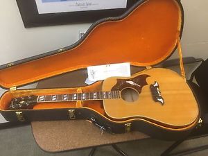 Gibson DOVE 1969 Used  w/ original Hard case and owner manual
