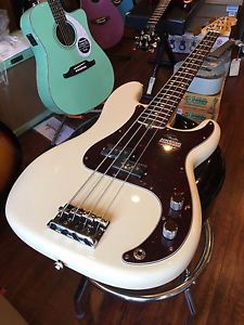Fender American Standard Precision Bass Olympic White w/ Case