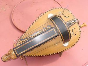 Vielle à roue à restaurer