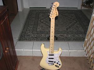 Fender Stratocaster -  Crafted in Japan