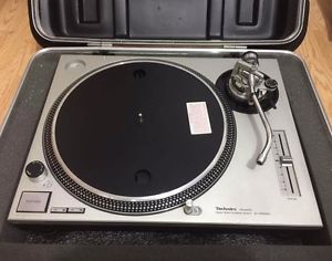 Technics SL1200 MK2 DJ Turntable Direct Drive quartz + Heavy Duty CASE - TESTED