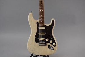FENDER FSR AMERICAN RUSTIC ASH STRAT LIMITED EDITION