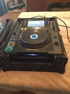 Pioneer CDJ-2000 DJ Turntable Multimedia Player With Road Case