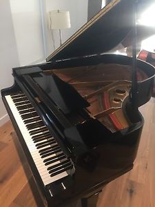 Yamaha G2 Grand Piano - mint condition