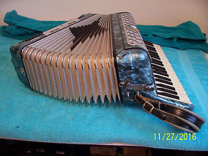 Morbidoni Dyno 120 bass Accordion Beautiful Aqua Blue 4/2 reg  Accordian VG Cond