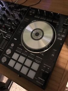 Pioneer DDJ-SR Digital DJ Controller Comes With And In The Box!!!