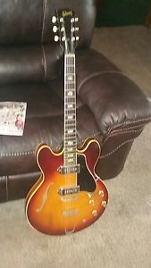 1967 Gibson Electric Guitar. Narrow Neck and is a Cherry Burst. Only serious buy
