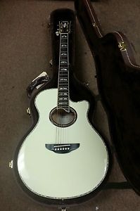 Yamaha APX-20 Accoustic Guitar