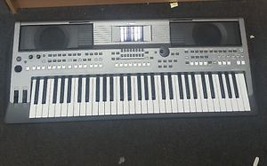 Yamaha PSR-S670 Keyboard
