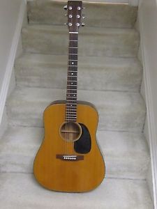 1975 Martin D-18 acoustic guitar- very nice shape,hardshell case