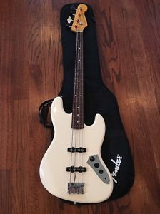 Fender Fretless Jazz Bass 62 Reissue JB62 White w/ soft case