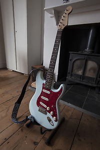tone def stratocaster with tweed hardcase
