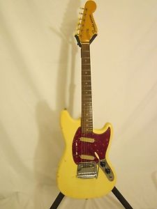 Fender Mustang 1964 Pre-CBS Olympic White, tremolo bar, original case