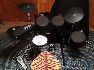 Roland V-Compact TD-3SW Electronic Drum Set with double bass pedal and Throne!!