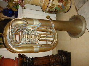 Sehr alte Tuba ca. 100 Jahre alt.
