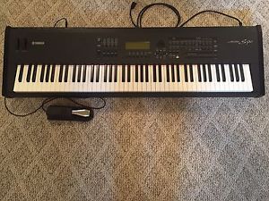 Yamaha S90 Keyboard Synthesizer