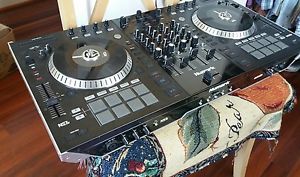 Numark NS7II Digital DJ Controller