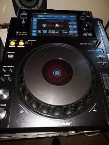 PIONEER XDJ-1000 HIGH PERFORMANCE TOUCHSCREEN DIGITAL MULTI-PLAYER DJ DECK