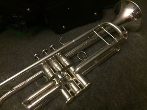 YAMAHA YTR-8335LA CUSTOM SERIES Bb TRUMPET SILVER - EXC. PLAYING & COSMETIC COND