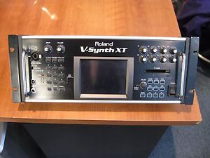 Roland V Synth XT synthesizer in GOOD CONDITION Worldwide!