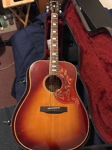 GIBSON HUMMINGBIRD 1970 CUSTOM ACOUSTIC GUITAR