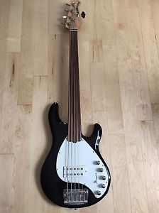 Ernie Ball Music Man Stingray 5 String FRETLESS (unlined) PIEZO 2007