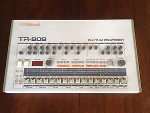 Roland TR-909 Drum Machine - Excellent