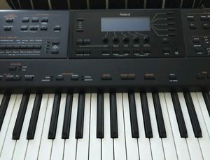 Roland G-1000 Arranger Workstation Keyboard and FC-7 foot controller