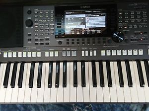 Yamaha PSR S770 workstation keyboard