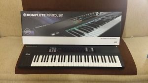 Native Instruments Komplete Kontrol S61 MIDI Keyboard + Komplete Select