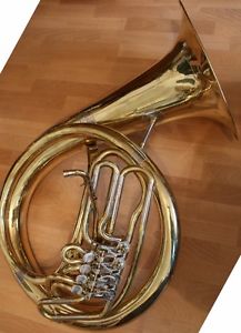 Großes B - Helikon (Tuba) CERVENY - mit viel Platz...