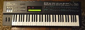 Yamaha DX7 II-D Professional Keyboard Workstation w/ Hardshell Case