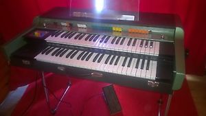 FARFISA VIP 400 COMBO ORGAN COMPLETE: STAND, NUTE STAND, PEDALS GREAT CONDITION.