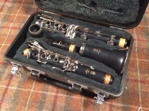 YAMAHA MODEL 250 STUDENT B FLAT CLARINET WITH HARD CASE