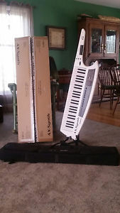ROLAND AX-SYNTH KEYTAR KEYBOARD SYNTH MIDI CONTROLLER