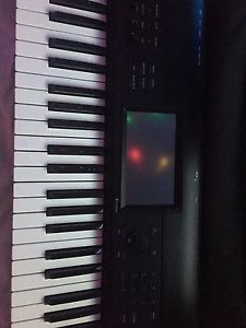 KORG KROME 61 MUSIC WORKSTATION Excellent Condition!