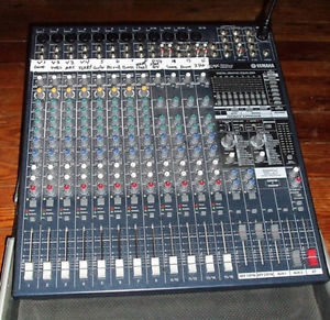 Yahama EMX5016CF with /Odyssey Road Case