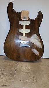 FENDER STRATOCASTER 1972 ALDER BODY REFIN 1,7 KG