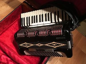 IMPERIAL ACCORDION ORIGINAL IMPERIAL CHICAGO 4/5 REEDS ACCORDIAN